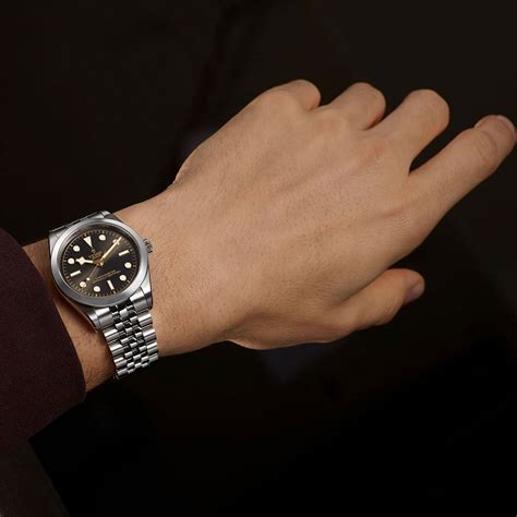 tudor m79640|black bay red bezel.